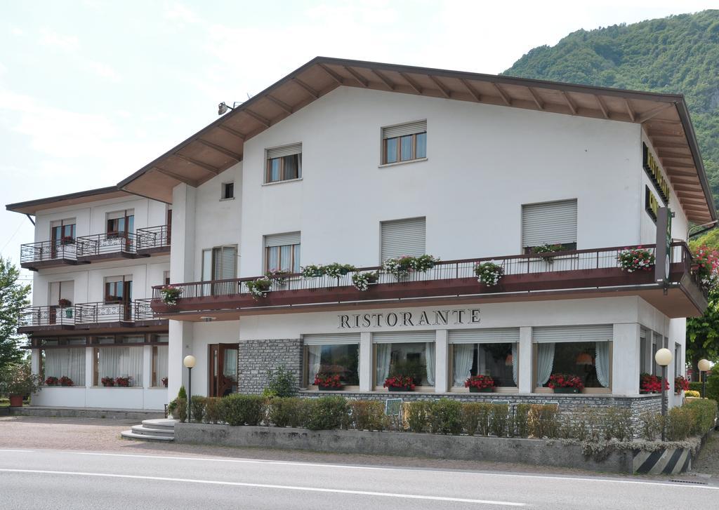 Albergo Ristorante Cima I Pra' Ponte nellʼAlpi Exterior foto